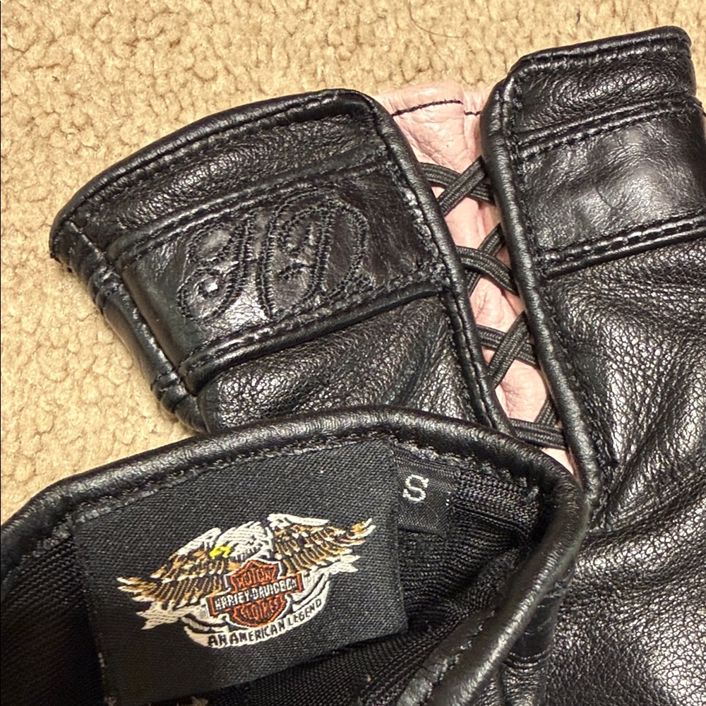 Harley Davidson Black and Pink Leather Gloves - Picture 2 of 4